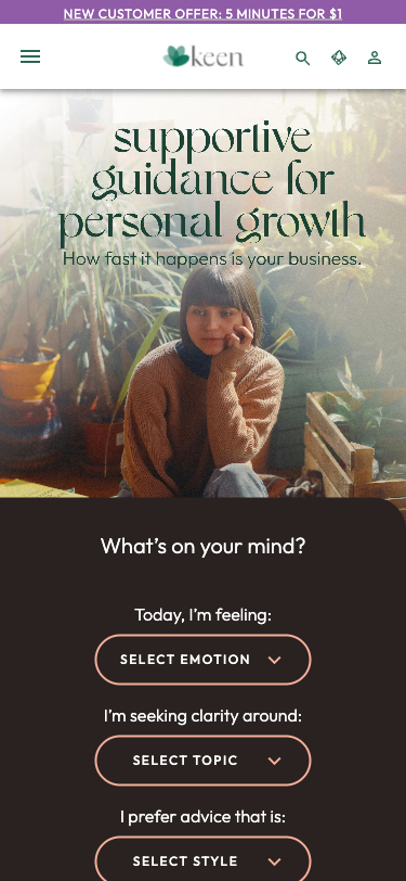 Krok 1: Sticky banner nahoře: 'New Customer Offer: 5 minutes for $1',Hero sekce s textem 'supportive guidance for personal growth',Matching tool 'What's on your mind?' — 3 dropdowny (Emotion, Topic, Style) + 'GET MATCHED' CTA,Pod hero: 'Keen Is Your Guide' — 25 let, 2000+ poradců,Seznam 6 doporučených poradců s hodnocením, počtem readings, cenou/min,Sekce 'Explore Different Reading Types' — 6 kategorií s obrázky,Testimonials sekce 'People like you are finding their clarity',Footer s odkazy na App Store/Google Play, sociální sítě
